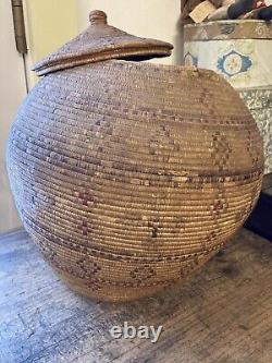 ANTIQUE 19th C Native American Ovoid Large Storage Basket Geometric Pattern Lid