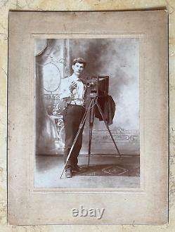 ORIGINAL! PHOTOGRAPHER SELF PORTRAIT PHOTOGRAPH c1890 OCCUPATIONAL