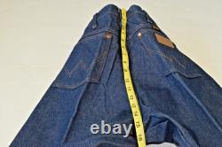 Vintage Jeans Wrangler 13MWZ 32 x 34 90s Raw Stiff Denim Cowboy Cut USA Fabric