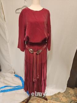 Vintage Red Rock Reflections Western Outfit With Broomstick Skirt With Belt Lg